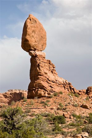 simsearch:400-05064360,k - Balanced Rock - Rock formation in Arches National Park in Utah, USA Stock Photo - Budget Royalty-Free & Subscription, Code: 400-04021454