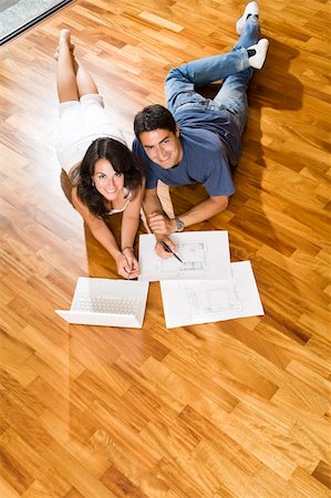 simsearch:400-04023689,k - Young Hispanic couple looking at blueprints of new home, high angle view Foto de stock - Super Valor sin royalties y Suscripción, Código: 400-04023693
