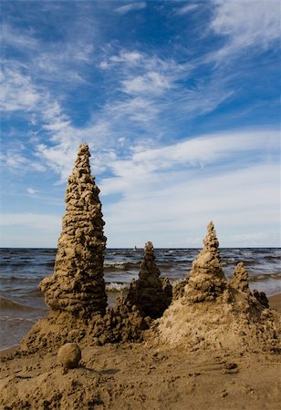 Towers of sand castle at the seaside Photographie de stock - Aubaine LD & Abonnement, Code: 400-04023883