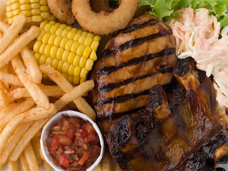 salada de repolho cru cortado fino - Barbeque Chicken and Ribs with Fries Slaw and Salsa Foto de stock - Royalty-Free Super Valor e Assinatura, Número: 400-04034219