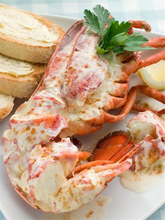 simsearch:400-04033844,k - Lobster Newburg with Toast and Lemon Foto de stock - Royalty-Free Super Valor e Assinatura, Número: 400-04034245