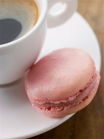 simsearch:400-04043239,k - Raspberry Macaroon with a Cup of Espresso Foto de stock - Super Valor sin royalties y Suscripción, Código: 400-04034277