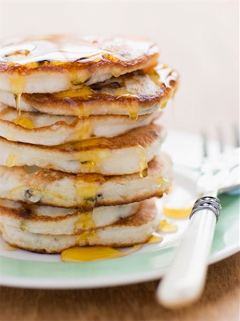 simsearch:400-04034516,k - Pancakes with maple syrup Stock Photo - Budget Royalty-Free & Subscription, Code: 400-04034644
