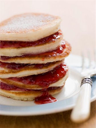 simsearch:400-04034516,k - Pancakes with strawberry jam Stock Photo - Budget Royalty-Free & Subscription, Code: 400-04034645
