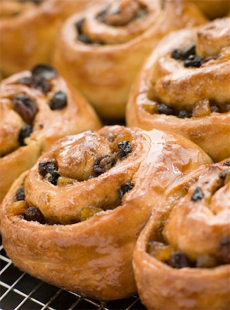 Chelsea Buns on a cooling rack Stock Photo - Budget Royalty-Free & Subscription, Code: 400-04034643