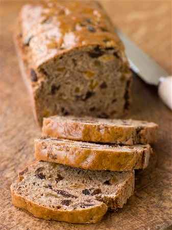 Slices from a Loaf of Bara Brith Photographie de stock - Aubaine LD & Abonnement, Code: 400-04034673