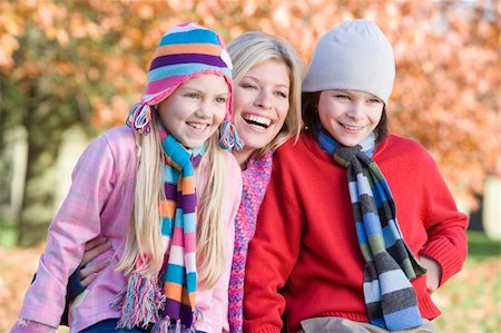 simsearch:400-05686748,k - Mother and children on autumn walk through woodland Fotografie stock - Microstock e Abbonamento, Codice: 400-04035126