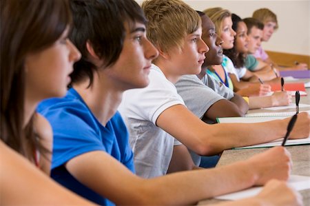 simsearch:400-04035793,k - College students listening to a university lecture Photographie de stock - Aubaine LD & Abonnement, Code: 400-04035793