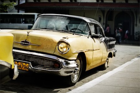 Old American Cars That line the streets of Havana, Cuba, Caribean, Photographie de stock - Aubaine LD & Abonnement, Code: 400-04035826