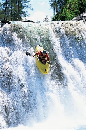 simsearch:400-04536316,k - Young man kayaking down waterfall Foto de stock - Super Valor sin royalties y Suscripción, Código: 400-04036407