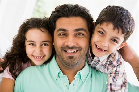 simsearch:400-04042848,k - A Middle Eastern man with his children Fotografie stock - Microstock e Abbonamento, Codice: 400-04036930