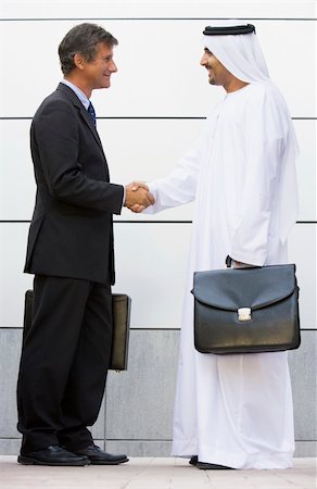 simsearch:400-04037075,k - A Middle Eastern and a caucasian businessman shaking hands Stock Photo - Budget Royalty-Free & Subscription, Code: 400-04036979