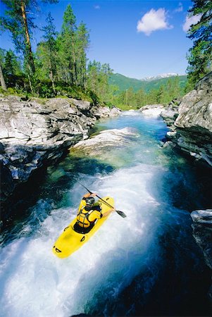 Young man kayaking in river Photographie de stock - Aubaine LD & Abonnement, Code: 400-04037290