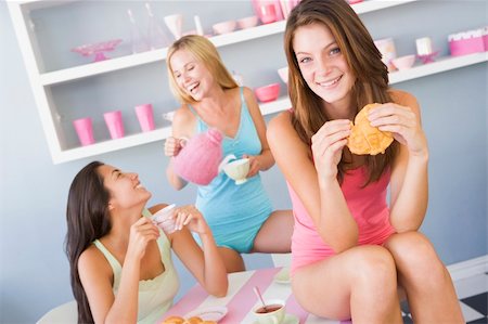 simsearch:400-05729065,k - Three young women in their underwear having a tea party Fotografie stock - Microstock e Abbonamento, Codice: 400-04037744