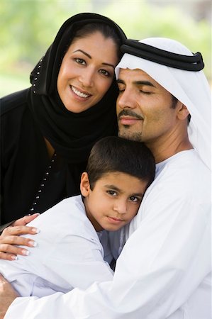 simsearch:400-04038226,k - A Middle Eastern couple and their son sitting in a park Foto de stock - Super Valor sin royalties y Suscripción, Código: 400-04038213