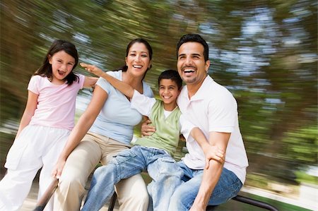 Family having fun on spinning roundabout Foto de stock - Super Valor sin royalties y Suscripción, Código: 400-04038280