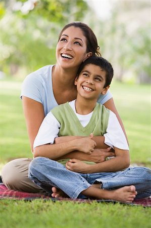 simsearch:400-04038226,k - Mother and sonm relaxing in park together Foto de stock - Super Valor sin royalties y Suscripción, Código: 400-04038332