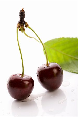 simsearch:400-04864980,k - The Wild Cherry or Sweet Cherry on the white background. Photographie de stock - Aubaine LD & Abonnement, Code: 400-04038643