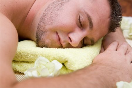 happy man relaxing in spa salon Foto de stock - Super Valor sin royalties y Suscripción, Código: 400-04038913