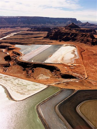 Aerial landscape of tailing ponds for mineral waste in rural Utah, United States. Photographie de stock - Aubaine LD & Abonnement, Code: 400-04039521
