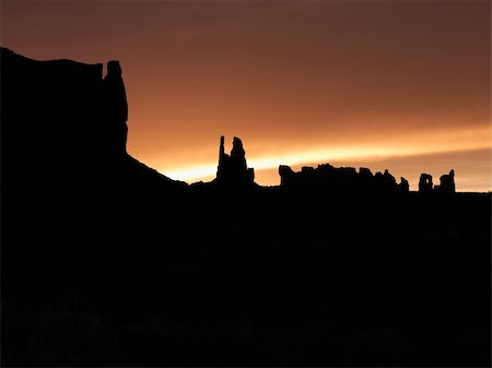 simsearch:400-04997283,k - Scenic sunset landscape of mesas in Monument Valley near the border of Arizona and Utah, United States. Stock Photo - Budget Royalty-Free & Subscription, Code: 400-04039539