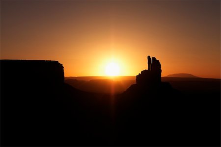 simsearch:400-04997283,k - Scenic sunset landscape of mesas in Monument Valley near the border of Arizona and Utah, United States. Stock Photo - Budget Royalty-Free & Subscription, Code: 400-04039551
