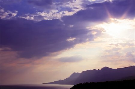 selhin (artist) - The sun came out because of the clouds. Evening on the Black Sea. Soon the sun over the mountains and hided occur overnight. Photographie de stock - Aubaine LD & Abonnement, Code: 400-04030298