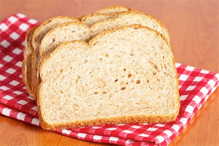 simsearch:400-04626602,k - A slices of bread on square mat. Shallow depth of field Stock Photo - Budget Royalty-Free & Subscription, Code: 400-04030424
