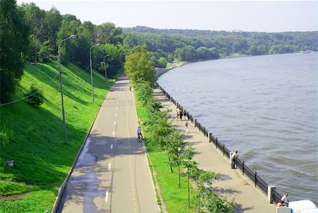 moscow river embankment near vorobjovy gory (chapparel hills) Stock Photo - Budget Royalty-Free & Subscription, Code: 400-04030804