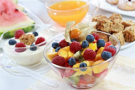 simsearch:400-04415230,k - Healthy breakfast or snack Photographie de stock - Aubaine LD & Abonnement, Code: 400-04031179