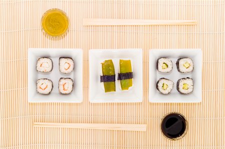 simsearch:400-06063702,k - a plate with different kinds of sushi Stock Photo - Budget Royalty-Free & Subscription, Code: 400-04031202