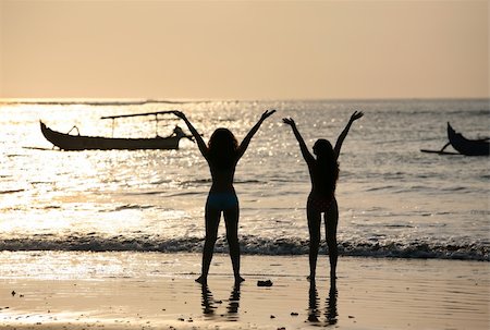 simsearch:400-04596901,k - Two silhouettes of girls at coast of ocean Stock Photo - Budget Royalty-Free & Subscription, Code: 400-04031618