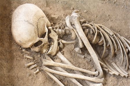 pirate dead - human bones (he is sleeping for ever) Photographie de stock - Aubaine LD & Abonnement, Code: 400-04032025