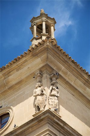 two sculptures at the corner in the cadenas palace in ubeda spain Stockbilder - Microstock & Abonnement, Bildnummer: 400-04032283