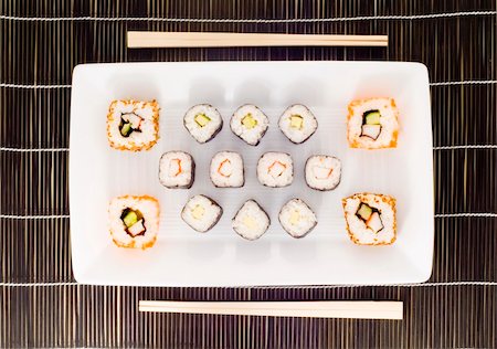 simsearch:400-06063702,k - a plate with different kinds of sushi Stock Photo - Budget Royalty-Free & Subscription, Code: 400-04032907