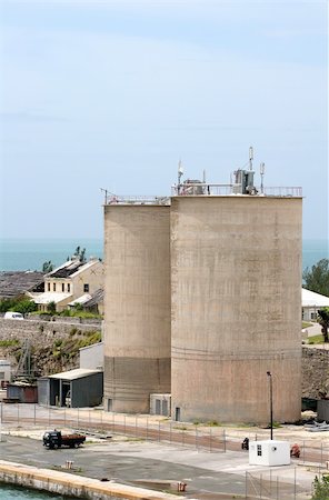 dbvirago (artist) - Large tanks for holding cement to be bagged for construction projects Fotografie stock - Microstock e Abbonamento, Codice: 400-04033083