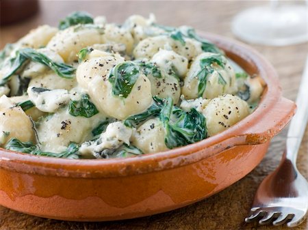simsearch:400-04532905,k - Dish of Gnocchi and Spinach with a Gorgonzola Cream Sauce Photographie de stock - Aubaine LD & Abonnement, Code: 400-04033264