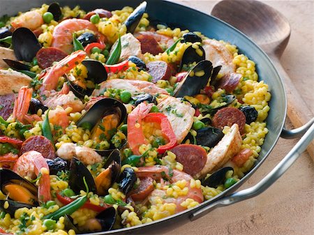 simsearch:400-07293364,k - Valencian Paella in a Paella Pan Fotografie stock - Microstock e Abbonamento, Codice: 400-04033618