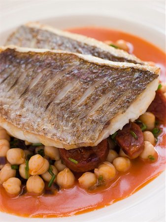 Fillets of Sea Bream with Chorizo Sausage Chickpeas and Tomato S Stockbilder - Microstock & Abonnement, Bildnummer: 400-04033653