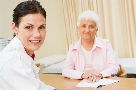 simsearch:400-04021788,k - Woman in doctor's office smiling Stock Photo - Budget Royalty-Free & Subscription, Code: 400-04044237