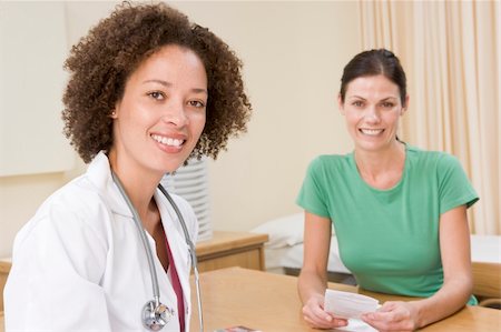 simsearch:400-04021788,k - Woman in doctor's office smiling Stock Photo - Budget Royalty-Free & Subscription, Code: 400-04044248