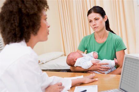 simsearch:400-04021788,k - Doctor with laptop and woman in doctor's office holding baby Stock Photo - Budget Royalty-Free & Subscription, Code: 400-04044253