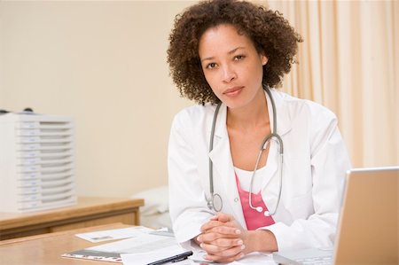 simsearch:400-04021788,k - Doctor with laptop in doctor's office Stock Photo - Budget Royalty-Free & Subscription, Code: 400-04044286
