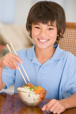 simsearch:400-04044761,k - Young boy in dining room eating chinese food smiling Foto de stock - Super Valor sin royalties y Suscripción, Código: 400-04044691