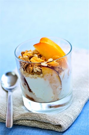 simsearch:400-04081024,k - Serving of yogurt with fresh peaches and granola Stock Photo - Budget Royalty-Free & Subscription, Code: 400-04044810