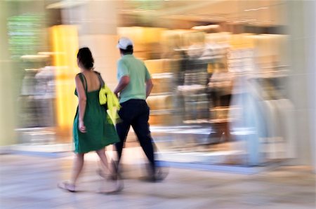 Couple shopping in a mall, panning shot, intentional in-camera motion blur Foto de stock - Super Valor sin royalties y Suscripción, Código: 400-04044884