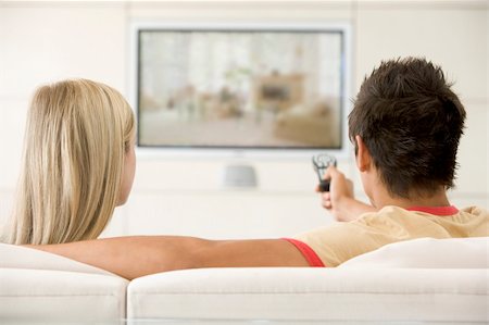 simsearch:400-04045202,k - Couple in living room watching television Stock Photo - Budget Royalty-Free & Subscription, Code: 400-04045205