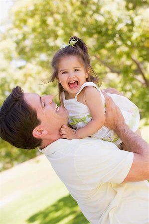 simsearch:400-08838107,k - Father holding daughter outdoors smiling Foto de stock - Super Valor sin royalties y Suscripción, Código: 400-04045913