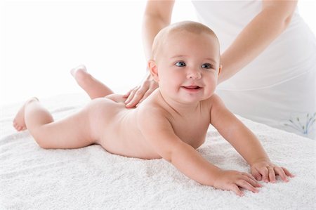 full body massage - Mother massaging baby. Foto de stock - Super Valor sin royalties y Suscripción, Código: 400-04045938