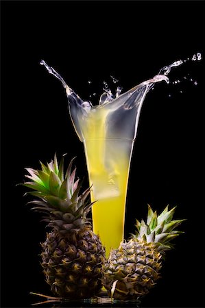 simsearch:400-04398564,k - View of fresh pineapple juice splashing out of glass Stockbilder - Microstock & Abonnement, Bildnummer: 400-04046950